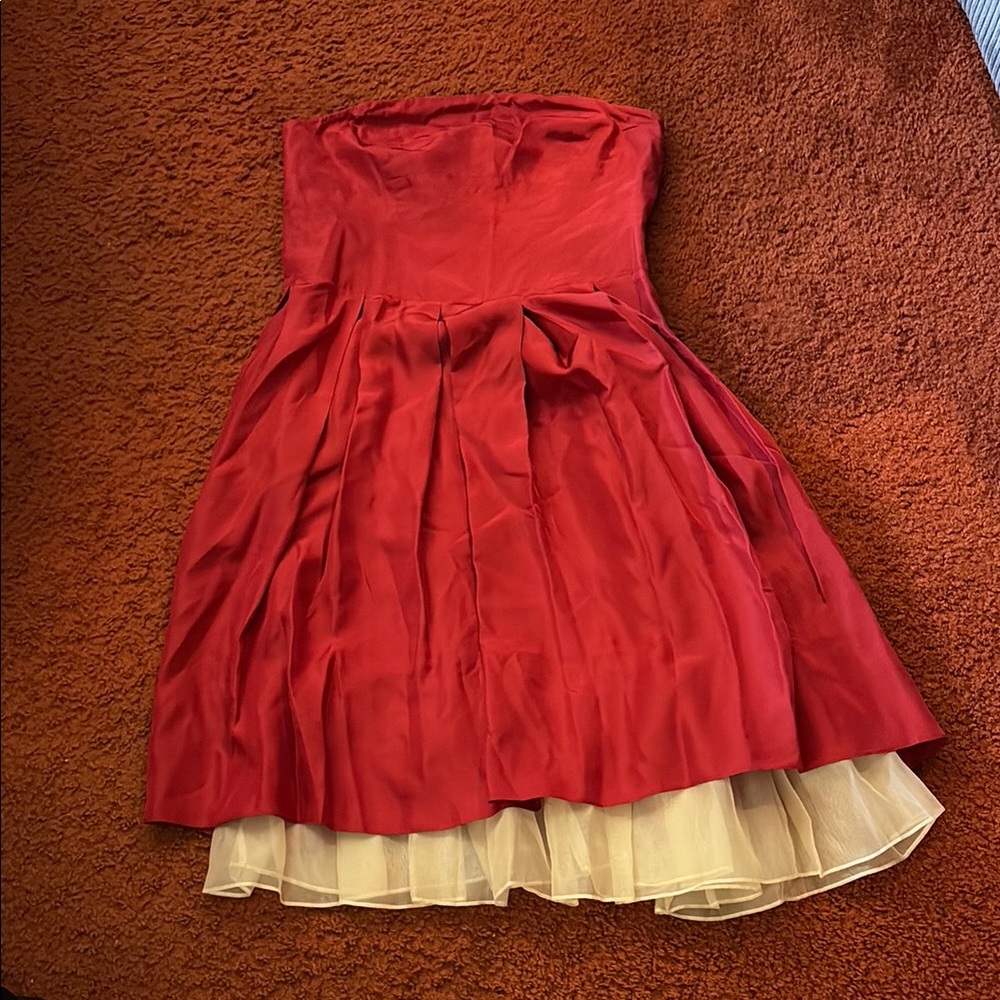 Elegant Red Strapless Dress with Tulle Underskirt
